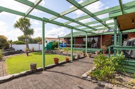 Photo of property in 2 Hale Place, Ngatea, 3503