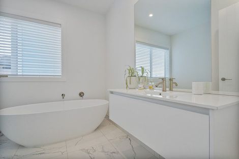 Photo of property in 17 Waitotara Way, Whitianga, 3510