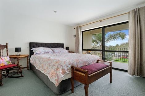 Photo of property in 3/90 Albany Highway, Greenhithe, Auckland, 0632