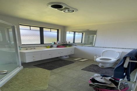 Photo of property in 13 De Havilland Drive, Goodwood Heights, Auckland, 2105