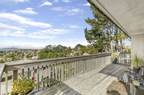 Photo of property in 603 Glenfield Road, Totara Vale, Auckland, 0629