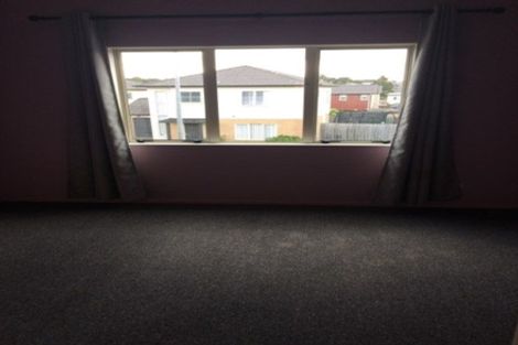 Photo of property in 20 Brashier Circle, Sunnyvale, Auckland, 0612