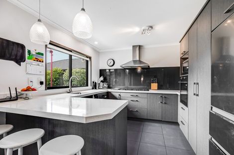 Photo of property in 16 Trauzer Place, Flagstaff, Hamilton, 3210