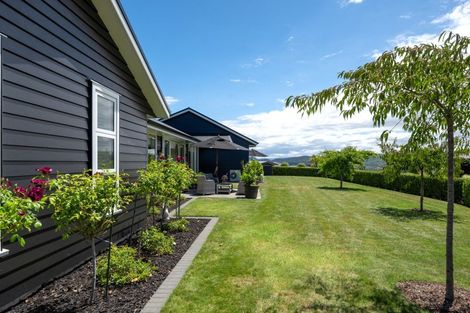 Photo of property in 1 Peregrine Place, Kinloch, Taupo, 3377