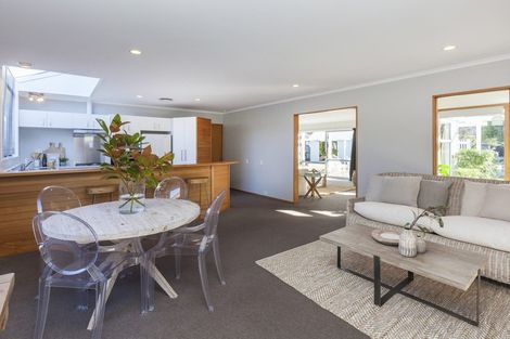 Photo of property in 39 Laing Crescent, Heathcote Valley, Christchurch, 8022