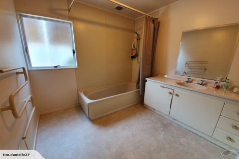 Photo of property in 2/21 Witheford Drive, Bayview, Auckland, 0629