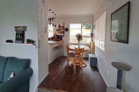 Photo of property in 15 Mile Place, Henderson, Auckland, 0612