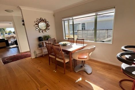 Photo of property in 9 Bradbury Road, Botany Downs, Auckland, 2010