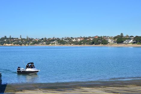 Photo of property in 3/240 Hurstmere Road, Takapuna, Auckland, 0622