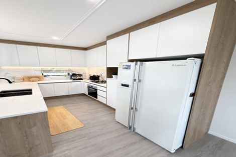 Photo of property in 30b Tudor Road, Henderson, Auckland, 0610