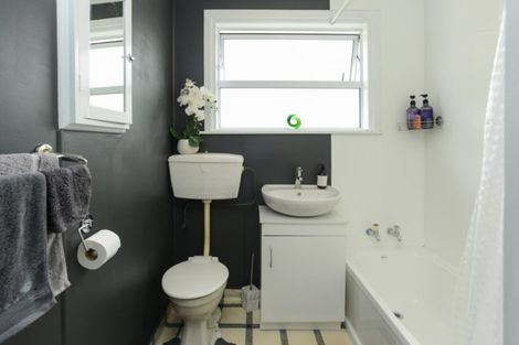 Photo of property in 6 Bennett Street, Waipawa, 4210