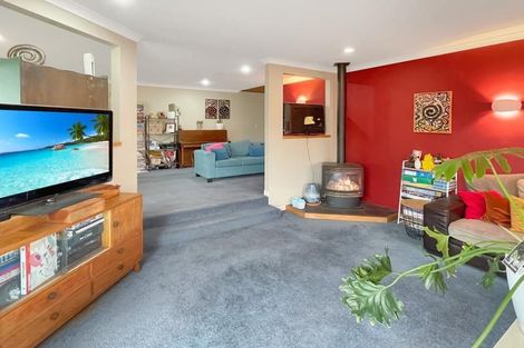 Photo of property in 14 Greenough Place, Rototuna, Hamilton, 3210