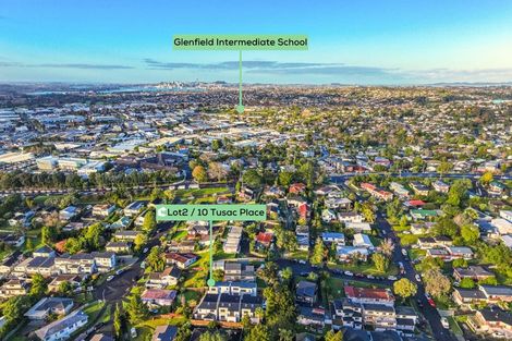 Photo of property in 10 Tusac Place, Totara Vale, Auckland, 0627