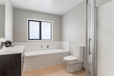 Photo of property in 17 Kahika Grove, Huapai, Kumeu, 0810