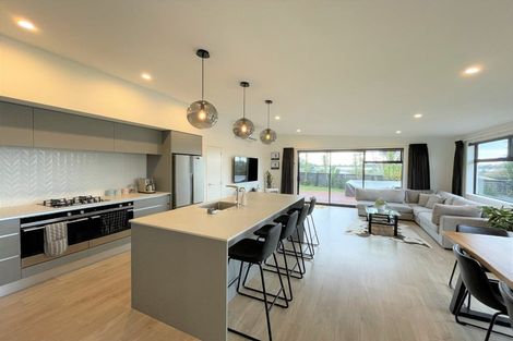 Photo of property in 2 Piper Way, Glen Avon, New Plymouth, 4312