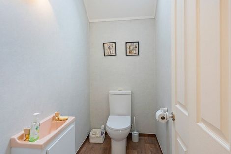 Photo of property in 2 Sunglo Terrace, Otaki, 5512