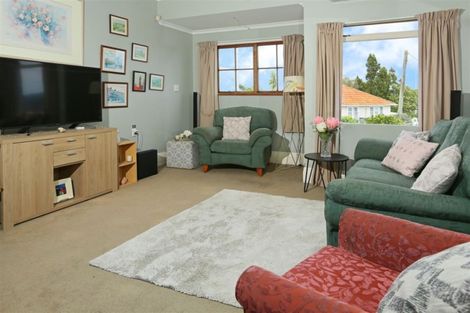 Photo of property in 249a Great North Road, Henderson, Auckland, 0612