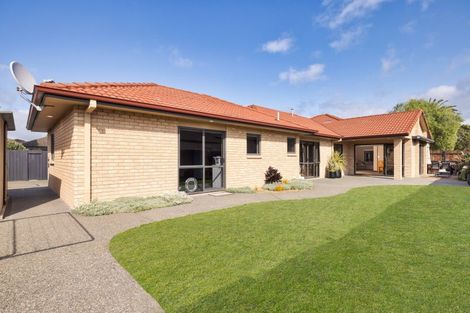 Photo of property in 33 Saint Heliers Place, Papamoa Beach, Papamoa, 3118