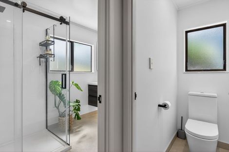 Photo of property in 2/31 Verran Road, Birkenhead, Auckland, 0626