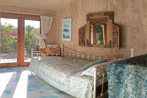 Photo of property in 76 Top Town Place, Coromandel, 3506