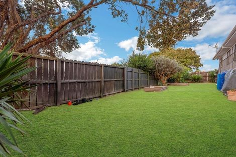 Photo of property in 2/41 Taitimu Drive, Weymouth, Auckland, 2103