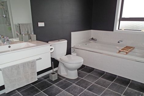 Photo of property in 17 Blue Stone Drive, Waiareka Junction, Oamaru, 9401