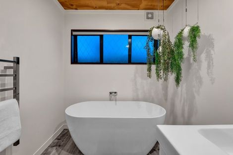 Photo of property in 76a Paynters Avenue, Strandon, New Plymouth, 4312