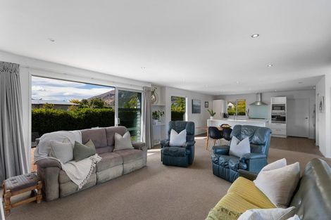 Photo of property in 5 Nerin Square, Lake Hayes, Queenstown, 9304