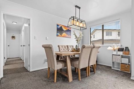 Photo of property in 8 Angeline Place, Massey, Auckland, 0614