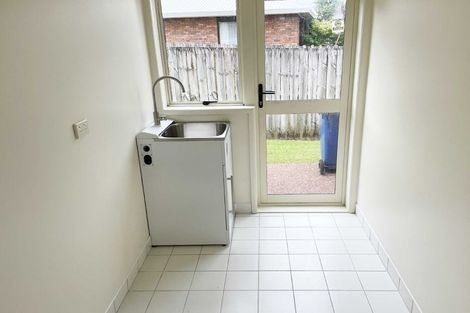 Photo of property in 19 San Bernadino Drive, Henderson, Auckland, 0612