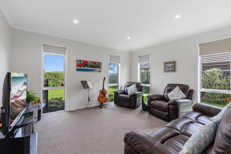 Photo of property in 77 Sandhurst Drive, Papamoa Beach, Papamoa, 3118