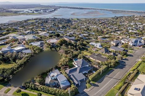 Photo of property in 3 Belleview Terrace, Mount Pleasant, Christchurch, 8081