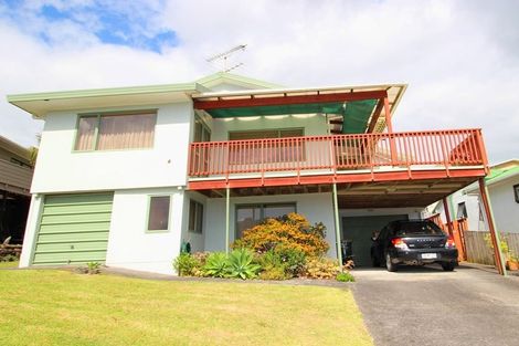 Photo of property in 11 William Bayes Place, Red Beach, 0932