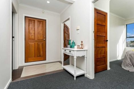 Photo of property in 100 Avenue Road, Otahuhu, Auckland, 1062