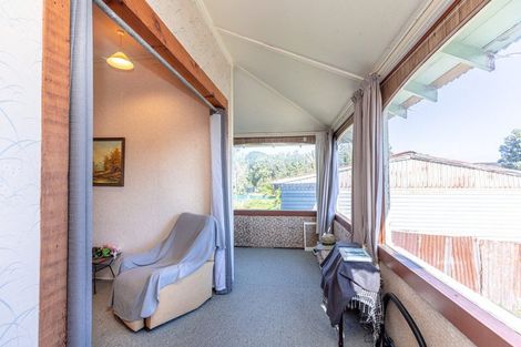 Photo of property in 30 Karaka Street, Castlecliff, Whanganui, 4501