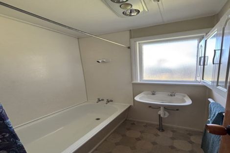 Photo of property in 37 Lambeth Crescent, Redwood, Christchurch, 8051