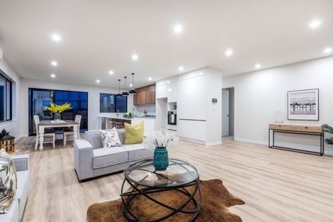 Photo of property in 21 Merv Clarke Lane, Massey, Auckland, 0614