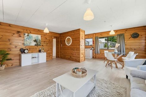 Photo of property in 50 Gatman Street, Birkdale, Auckland, 0626