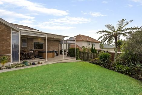 Photo of property in 8 Lorikeet Place, Unsworth Heights, Auckland, 0632