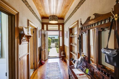 Photo of property in 36 Napier Terrace, Hospital Hill, Napier, 4110