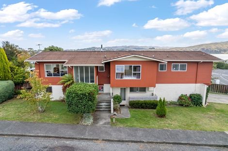 Photo of property in 2 Leeward Drive, Whitby, Porirua, 5024