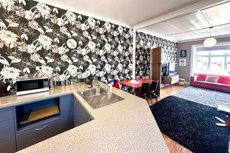 Photo of property in 14 Moana Street, Kaka Point, 9271