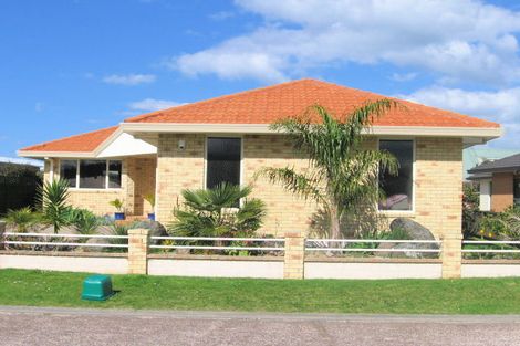 Photo of property in 111 Everitt Crescent, Whangamata, 3620