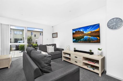 Photo of property in 32/11 Ray Small Drive, Papakura, 2110