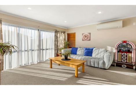 Photo of property in 12 Whitford Place, Rototuna North, Hamilton, 3210