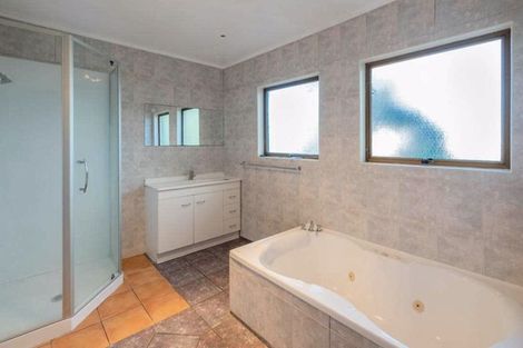 Photo of property in 40 Akoranga Drive, Northcote, Auckland, 0627