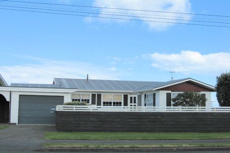 Photo of property in 147 Karaka Street, Castlecliff, Whanganui, 4501