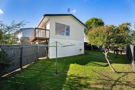 Photo of property in 2/4 Clare Place, Glenfield, Auckland, 0629