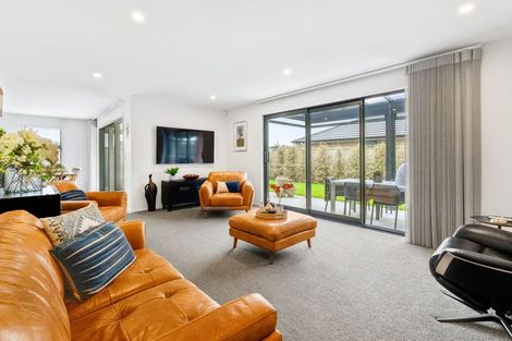 Photo of property in 9 Pahiki Crescent, Levin, 5510