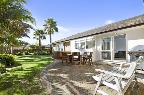 Photo of property in 4 Delmont Close, East Tamaki Heights, Auckland, 2016